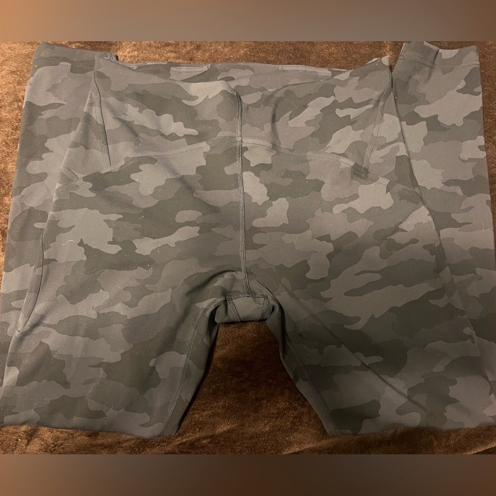 Lululemon Wundertrain Black Camo Print Leggins